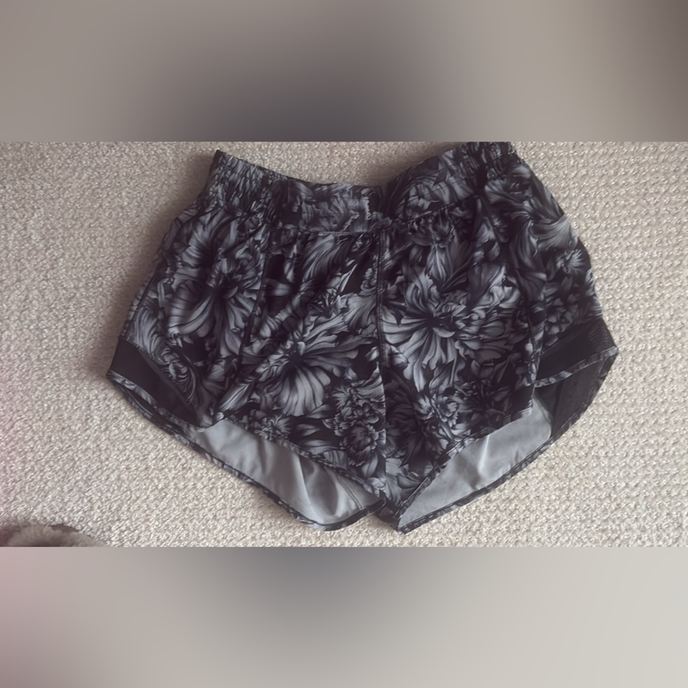 Lululemon Black and Gray Patterned Shorts